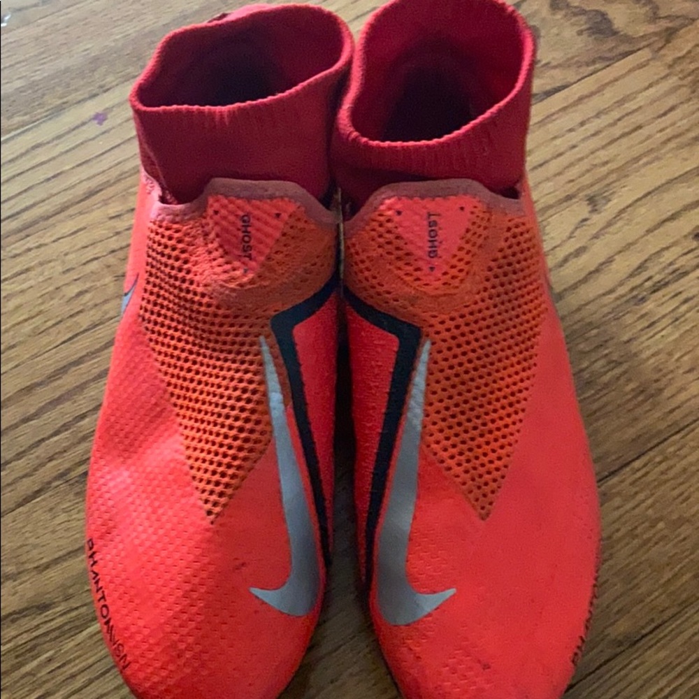 Soccer cleats